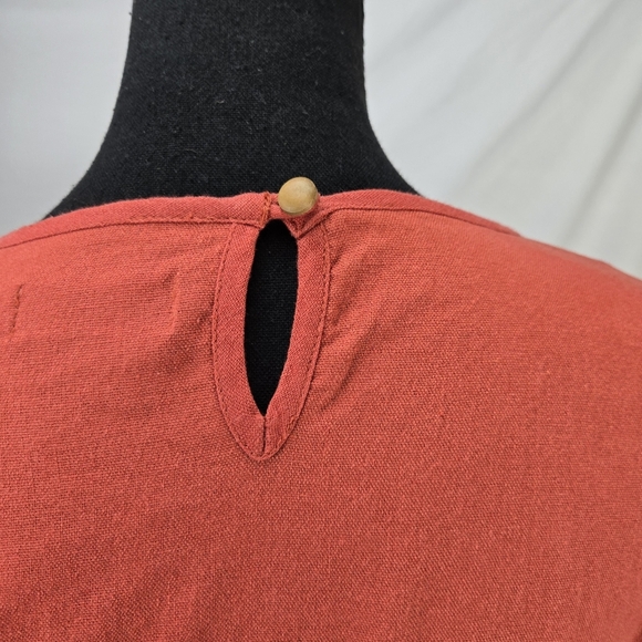 Elegant Red and Cream Dress - Picture 6 of 10